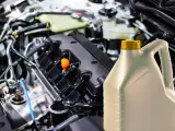 Ile kosztuje wymiana oleju w mercedesie? Sprawdź ceny i różnice