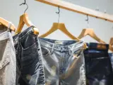 Jak dobrać idealne jeansy damskie do sylwetki? Mój praktyczny przewodnik po fasonach, krojach i rozmiarach!