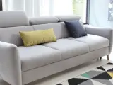 Jakie poduszki do szarego narożnika? Ożyw swój salon stylowo
