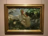Anders Zorn fångar två barn vid en bäck. En flicka klär på en pojke i solljus.