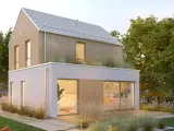 Nowoczesny dom z drewnianą elewacją i dużymi oknami, otoczony zielenią. Idealny przykład darmowych projektów domów, które można zrealizować.