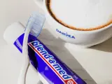 Kawa z pianką i pastą do zębów Blend-a-med. Pytanie brzmi: jaka kawa nie barwi zębów?