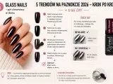 Dłoń z idealnymi, lustrzanymi paznokciami hybrydowymi w odcieniu ciemnego fioletu. Instrukcja krok po kroku, jak uzyskać efekt "glass nails" w domu.