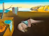 Smältande klockor i ett surrealistiskt landskap, ett klassiskt verk av Salvador Dalí konst.