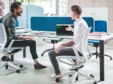 Ergonomiczne stanowisko pracy – jak dobrać fotele i biurka, żeby biuro naprawdę służyło pracownikom?