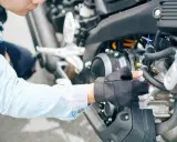 Wymiana oleju w motocyklu: co ile? Poradnik eksperta, by silnik służył lata