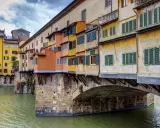 Ponte Vecchio a Firenze, un'icona da non perdere per chi visita la città. Ecco cosa vedere a Firenze in due giorni, partendo da questo gioiello.