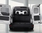 El maletero abierto de una Mercedes Citan blanca, listo para cargar.
