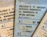 Dokumenty rejestracyjne pojazdów z Warszawy, ul. Nowogrodzka 43. Widoczne dane dotyczące rejestracji samochodu wr.