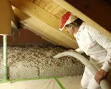 Jak ocieplić podłogę na strychu? Oszczędź do 30% ciepła!