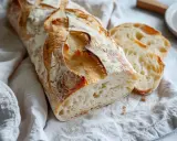 Nybakad ciabatta med krispig skorpa och luftig insida. Perfekt för ditt ciabatta recept!