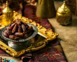 Daktyle w misie, ozdobne latarnie i tkanina. To symbolika ramadanu, który co to za święto?