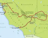 Mapa pokazuje trasę przez Kalifornię, Nevadę i Arizonę, gdzie leży Las Vegas, między parkami narodowymi i pustynią Mojave.