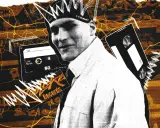 Krakowscy raperzy w retro klimacie. Kasety, VHS i logo wytwórni na tle miejskiej mapy.