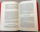 Libri di Paolo Nori: un saggio confronta Tolstoj e Dostoevskij, analizzando le loro vite e opere.