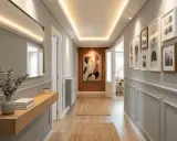 Ideas para decorar pasillo largo: espejo grande, arte abstracto, cuadros y alfombras de yute crean un ambiente acogedor.
