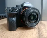 Sony a7r ii con obiettivo 16-50mm, pronta per catturare momenti indimenticabili.