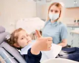 Maseczka u dentysty 2026: Obowiązek czy wewnętrzne zasady?