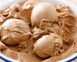 Pyszne lody z serka wiejskiego, idealne na deser. Kremowe, czekoladowe, rozpływające się w ustach.