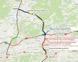 Mapa pokazuje przebieg projektowanej trasy DW 986 Tuszyma-Ropczyce, z zaznaczonymi odcinkami budowy i rozbudowy, w tym węzłem na autostradzie A4.