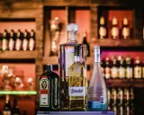 Butelki Jägermeister, El Jimador i Absolut. Zastanawiasz się, ile to 20 g alkoholu?