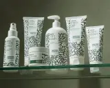 Produkty do higieny intymnej dla mężczyzn, pomagające zapobiegać nieprzyjemnemu zapachowi z krocza.