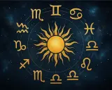 Złoty horoskop tygodniowy baran miłosny. Słońce w centrum, otoczone znakami zodiaku na tle kosmosu.