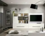Estantería blanca moderna con TV, ideal como inspiración de colores para salones pequeños.