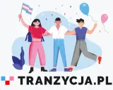 Trzech przyjaciół świętuje, jeden z nich trzyma flagę transpłciową. Dowiedz się, czym jest ftm i wspieraj tranzycję.