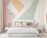 Camera da letto con letto bianco, cuscini rosa e verdi, e un'audace decorazione geometrica color block pareti con sfumature pastello.