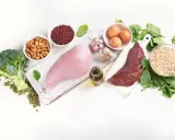 Brokuł, migdały, fasola, jajka, wątróbka, czosnek, płatki owsiane i szpinak to produkty, w których jest selen.