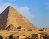 La Piramide di Cheope domina il paesaggio egiziano. Un'ispirazione per chi vuole sapere come organizzare un viaggio in Egitto.