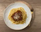 Aksamitne Bolognese z Passatą: Poznaj przepis mistrzów!