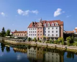 Idealne miejsce, gdzie na Mazury we dwoje. Hotel nad wodą z tarasem i pięknym widokiem.