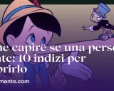 Pinocchio con il naso lungo, simbolo di come capire se una persona mente. 10 indizi per scoprirlo.