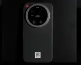 Teléfono Xiaomi con módulo de cámara Leica. Diseño elegante en negro, con el logo de Leica y detalles de la cámara.