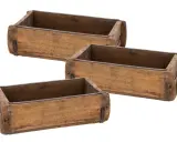 Tres cajas de madera rústicas, perfectas para ideas de como decorar cajas de madera estilo vintage.