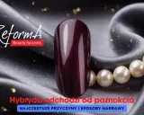 Ciemny, błyszczący lakier hybrydowy na tle jedwabiu i pereł. Temat: zapowietrzenie paznokcia i jego naprawa.