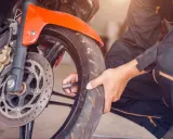 Sprawdzanie ciśnienia w oponach skutera 50cc to klucz do bezpiecznej jazdy. Dbałość o właściwe ciśnienie zapewnia komfort i stabilność.