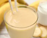 Pyszny bananowy shake proteinowy gotowy! Idealny przepis na szybkie śniadanie lub regenerację po treningu.