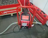 Equipo ROTHENBERGER para limpieza suelo radiante. Máquina roja con mangueras y maletines a juego.