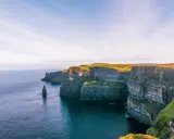 Scogliere di Moher, un must per chi cerca cosa vedere in Irlanda partendo da Dublino. Maestose scogliere a picco sull'Atlantico.