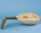 Un bel instrument de musique ancien, un luth, avec sa caisse de résonance bombée et son manche orné de chevilles.