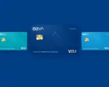 Tres tarjetas virtuales BBVA: débito, crédito y prepago, con el logo de Visa y el nombre del titular.