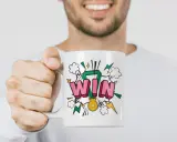 Taza blanca con diseño "WIN" y medalla, ideal para aprender como hacer tazas personalizadas y celebrar victorias.