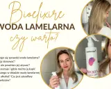 Woda lamelarna Bioélixire: poznaj jej efekty, zastosowanie i skład. Kobieta prezentuje produkt i odpowiada na pytania dotyczące pielęgnacji włosów.