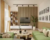 Nowoczesny salon z zieloną kanapą i stolikiem kawowym. Ściana za telewizorem ozdobiona jest pionowymi lamelami, które nadają wnętrzu ciepła i elegancji.