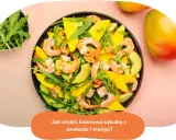 Kolorowa sałatka z awokado, krewetkami i mango. Idealna na lekki posiłek.