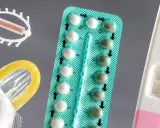Dispositivos de control de natalidad: DIU, condón, pastillas anticonceptivas y prueba de embarazo. Aprende como se toman las pastillas anticonceptivas.