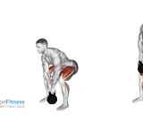 Mann hebt Kettlebell vom Boden. Übung: Kettlebell Deadlift.